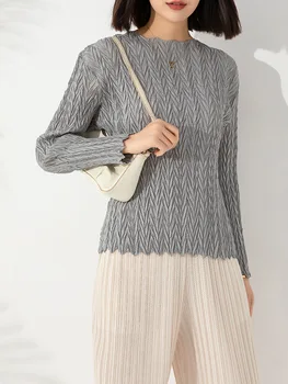 Бесплатная доставка, плиссированная Нижняя рубашка MIYAKE с длинными рукавами, V-образный пуловер с круглым вырезом, эластичный дизайн для похудения [20230444] Изображение
